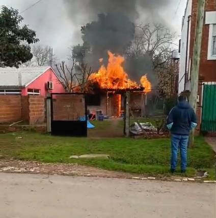 El fuego le destruyó la casa: Gabriela necesita ayuda para volver a empezar